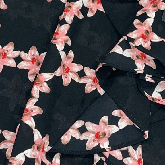 NWT beautiful Karl Lagerfeld blouse XL - Picture 2 of 7